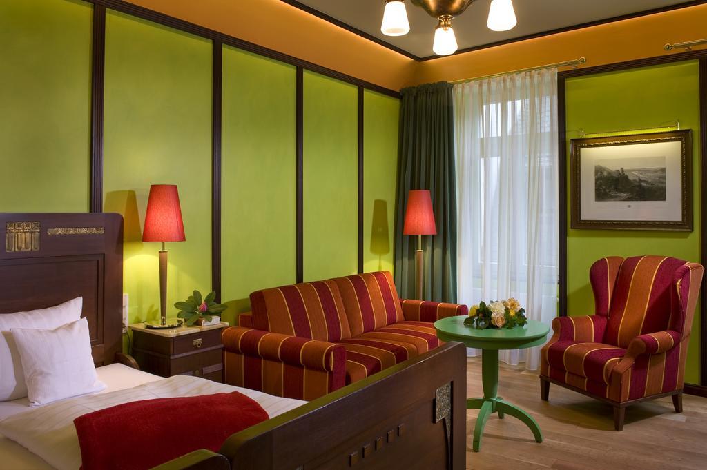 Romantik Jugendstilhotel Bellevue Трабен-Трарбах Екстериор снимка